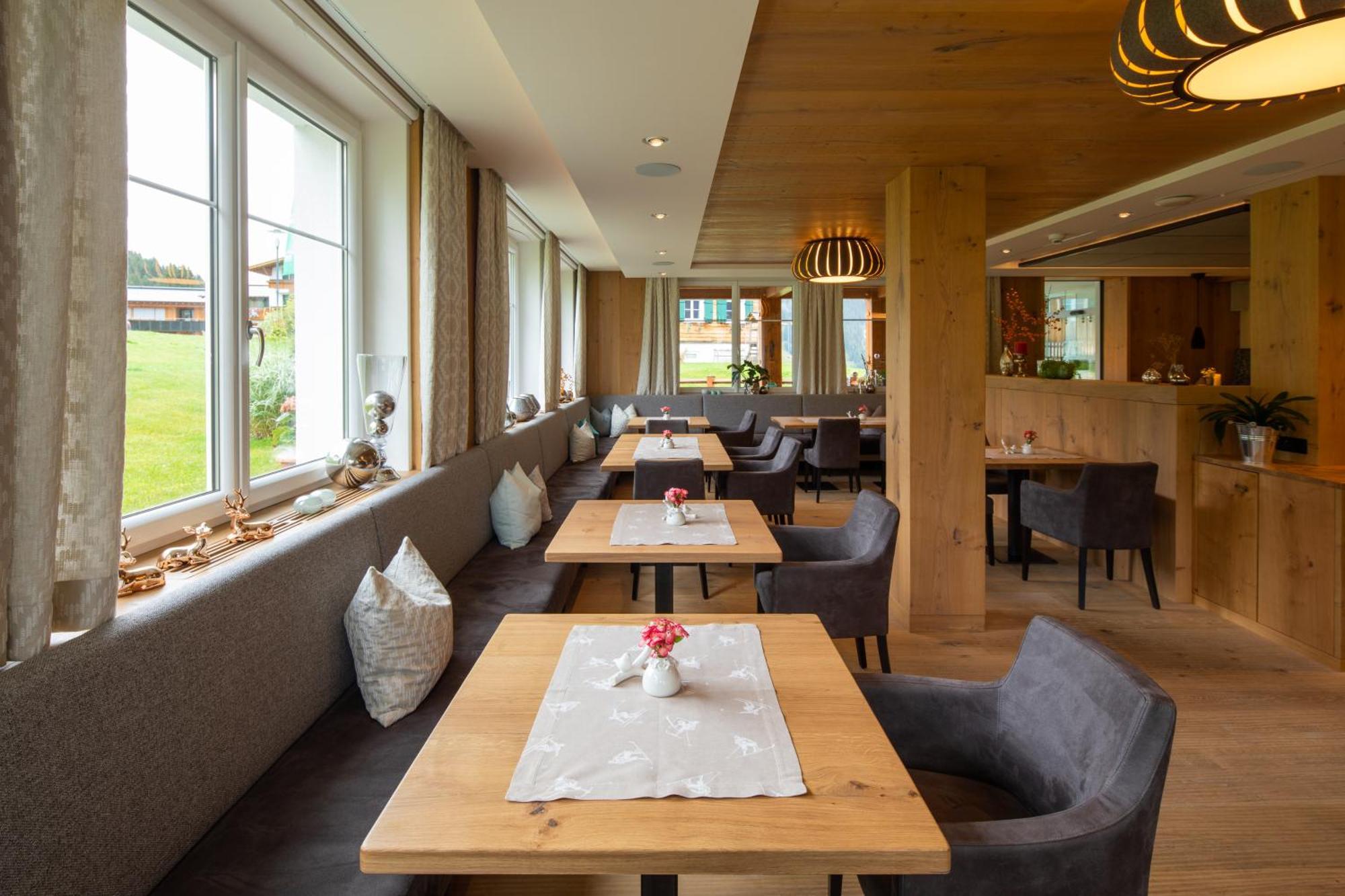 Hotel Restaurant Formarin Oberlech Kültér fotó